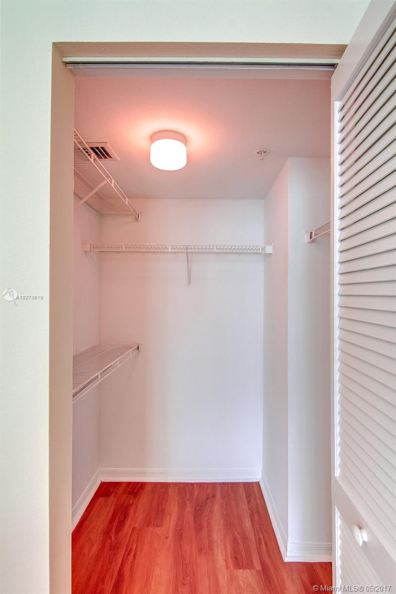 Yacht Club Brickell - Residential Lease