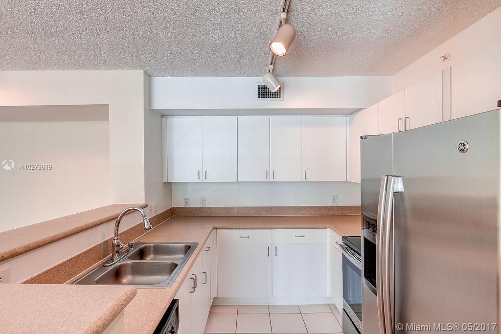 Yacht Club Brickell - Residential Lease