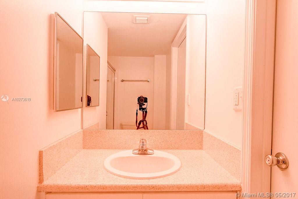 Yacht Club Brickell - Residential Lease