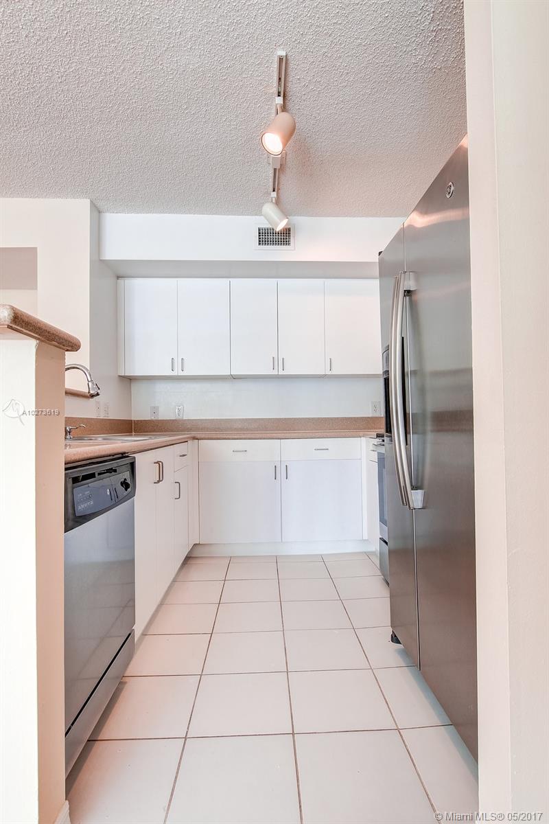 Yacht Club Brickell - Residential Lease