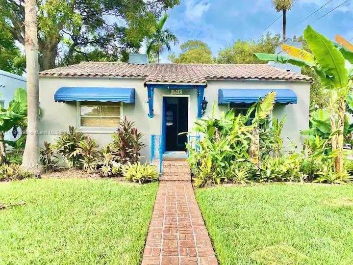 Rental Property at 1701 Fletcher St 1701, Hollywood, Broward County, Florida - Bedrooms: 2 
Bathrooms: 1  - $3,100 MO.