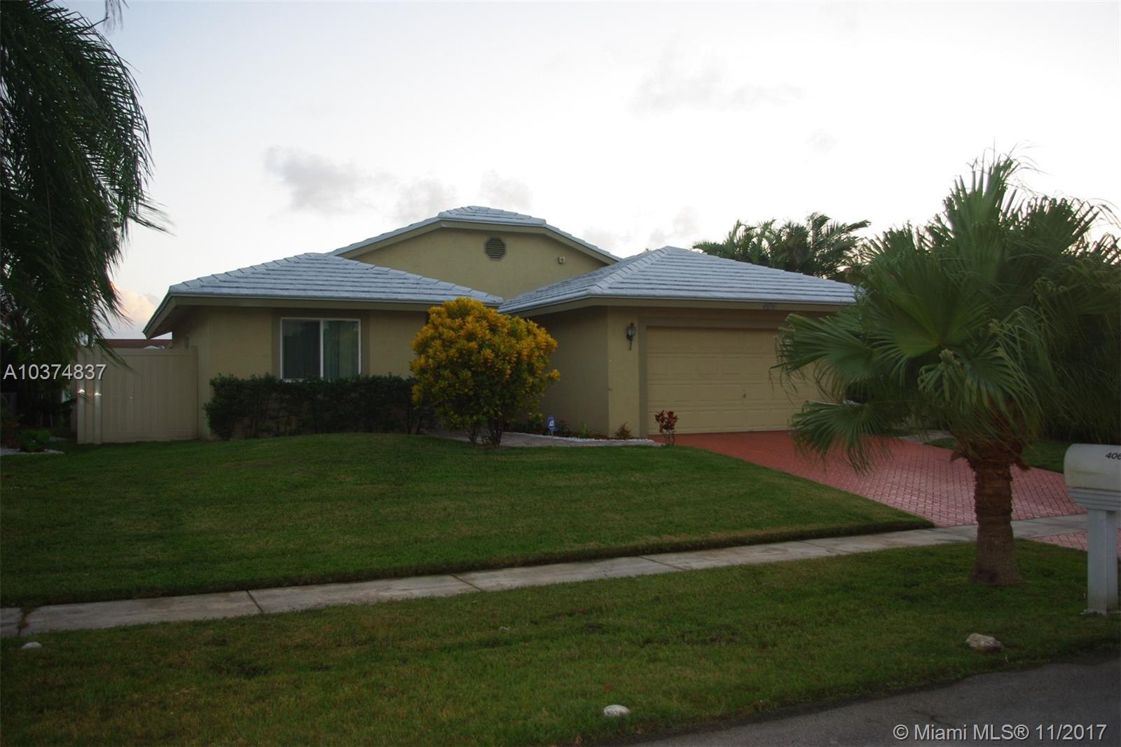 Beautiful Totally Upgraded single house In Dania Beach.Lots Of Natural Light Throughout, 3 Bedroom 2 Bathroom, Tile Floor,Upscale kitchen. Minutes From The Beach And Fort Lauderdale International Airport, Walk Distance To Shops, Great Location East Of Us1. 1st Month, Last Month And Security Deposit To Move In. No Association.