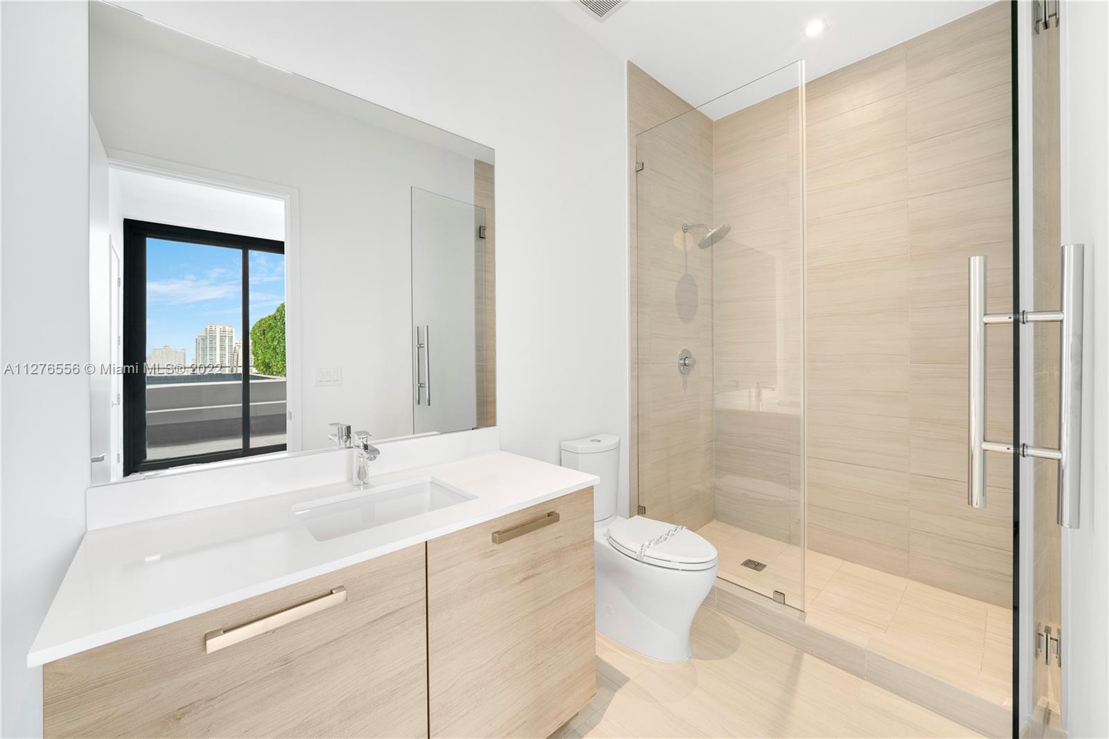 PRIVE CONDO - Residential