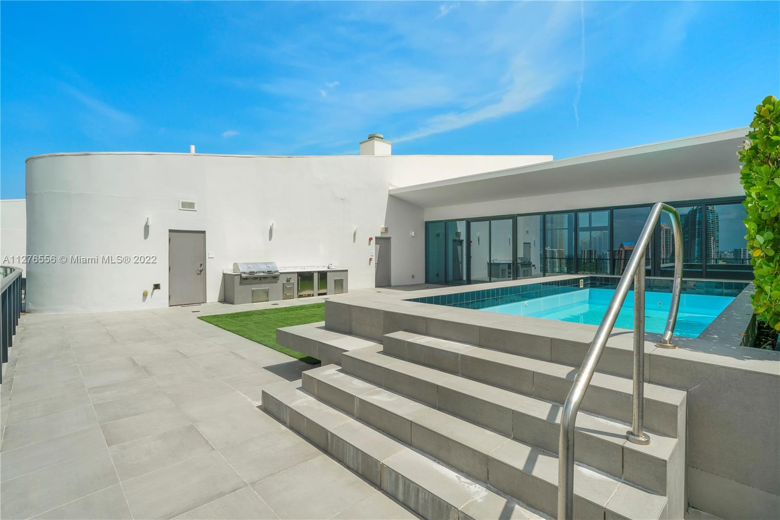PRIVE CONDO - Residential