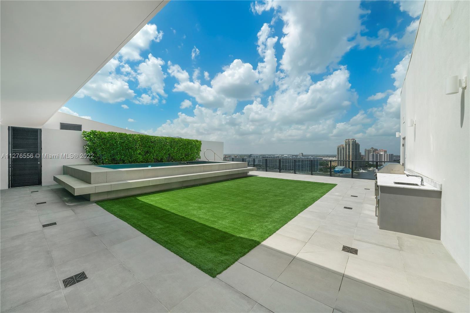 PRIVE CONDO - Residential