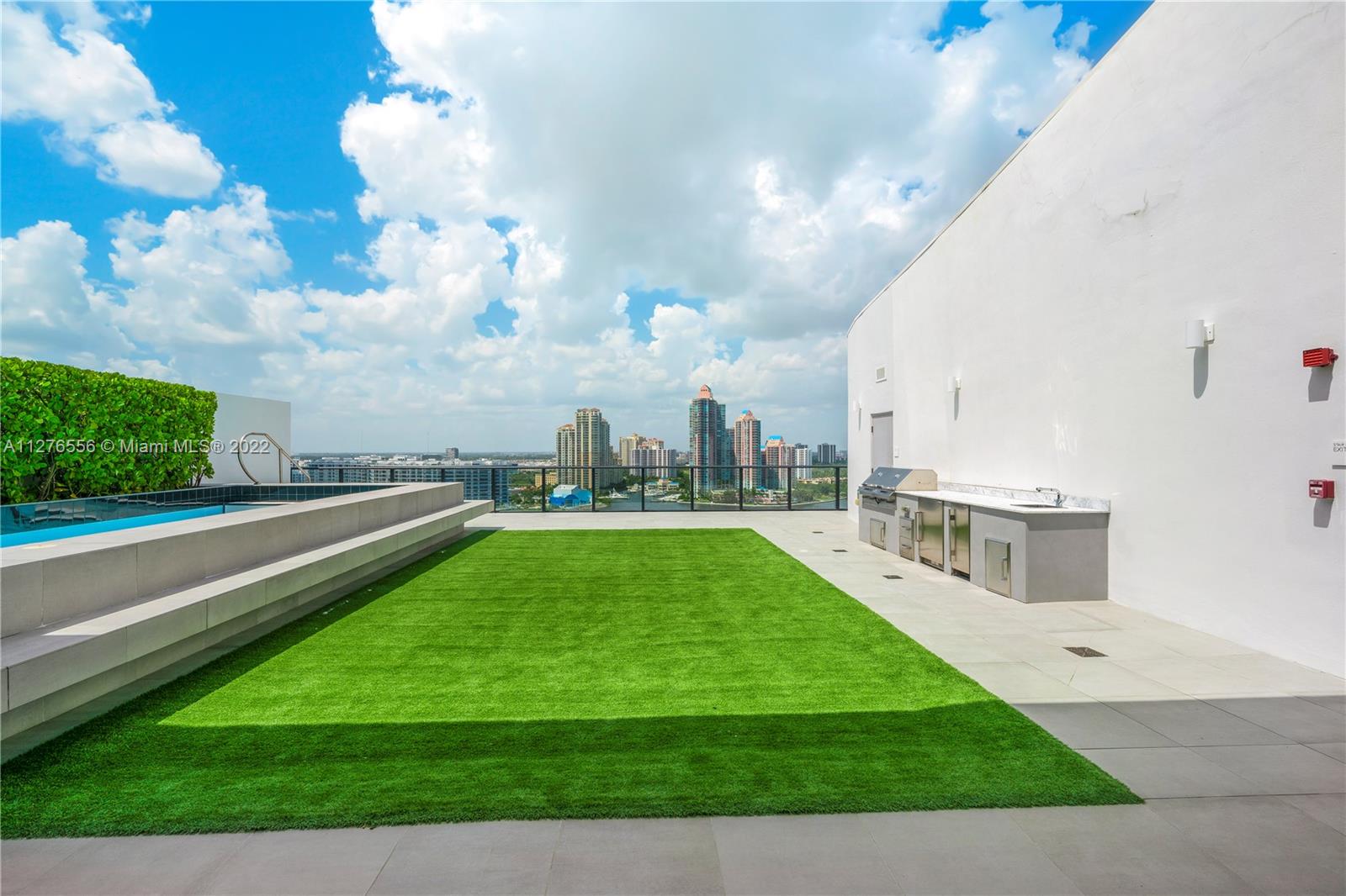 PRIVE CONDO - Residential