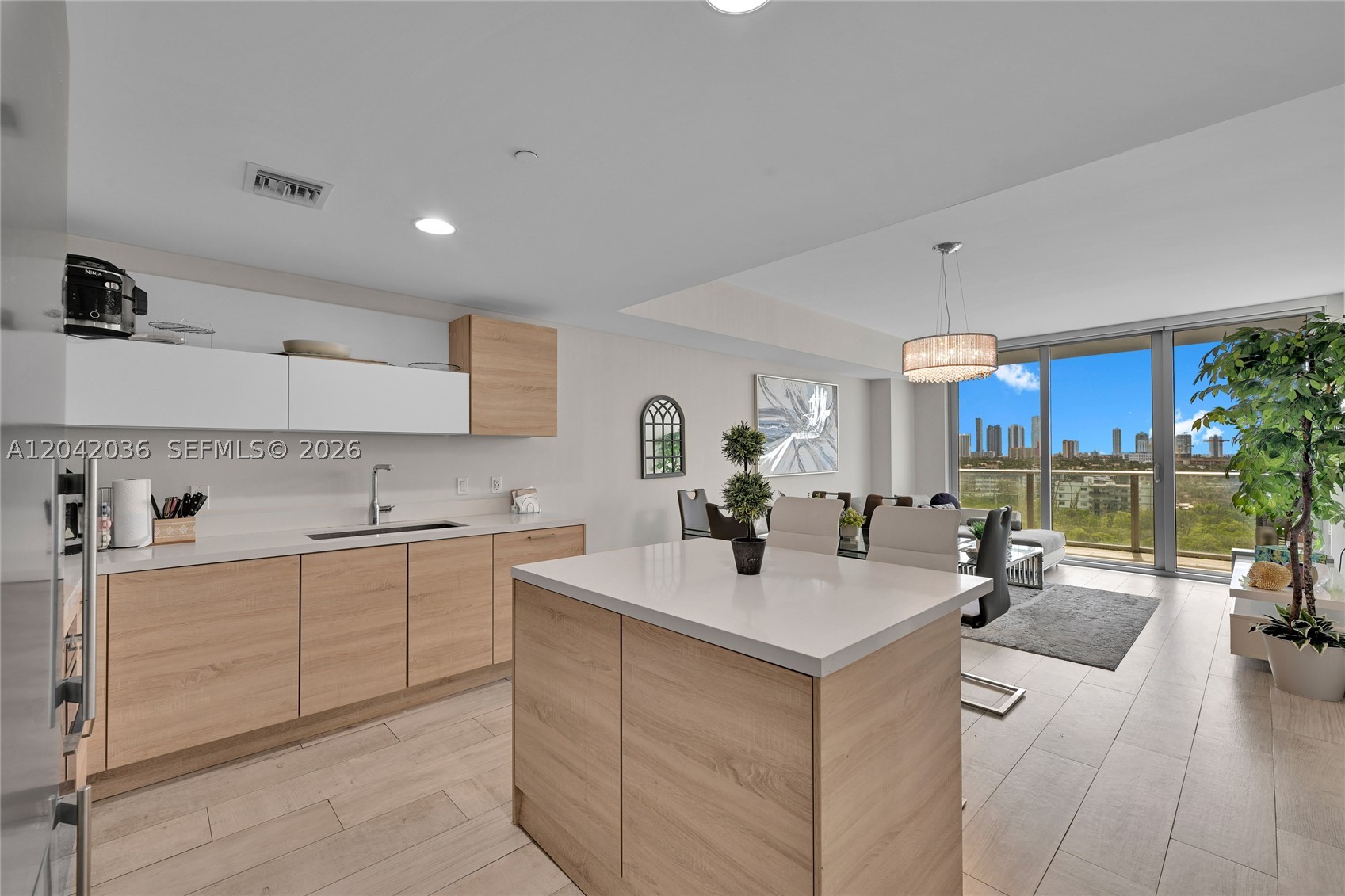 16385 Biscayne Blvd 1020