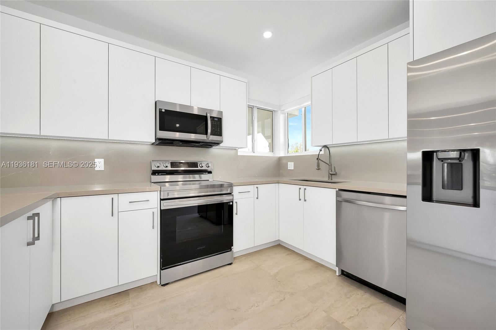 PORTER MANOR - Residential