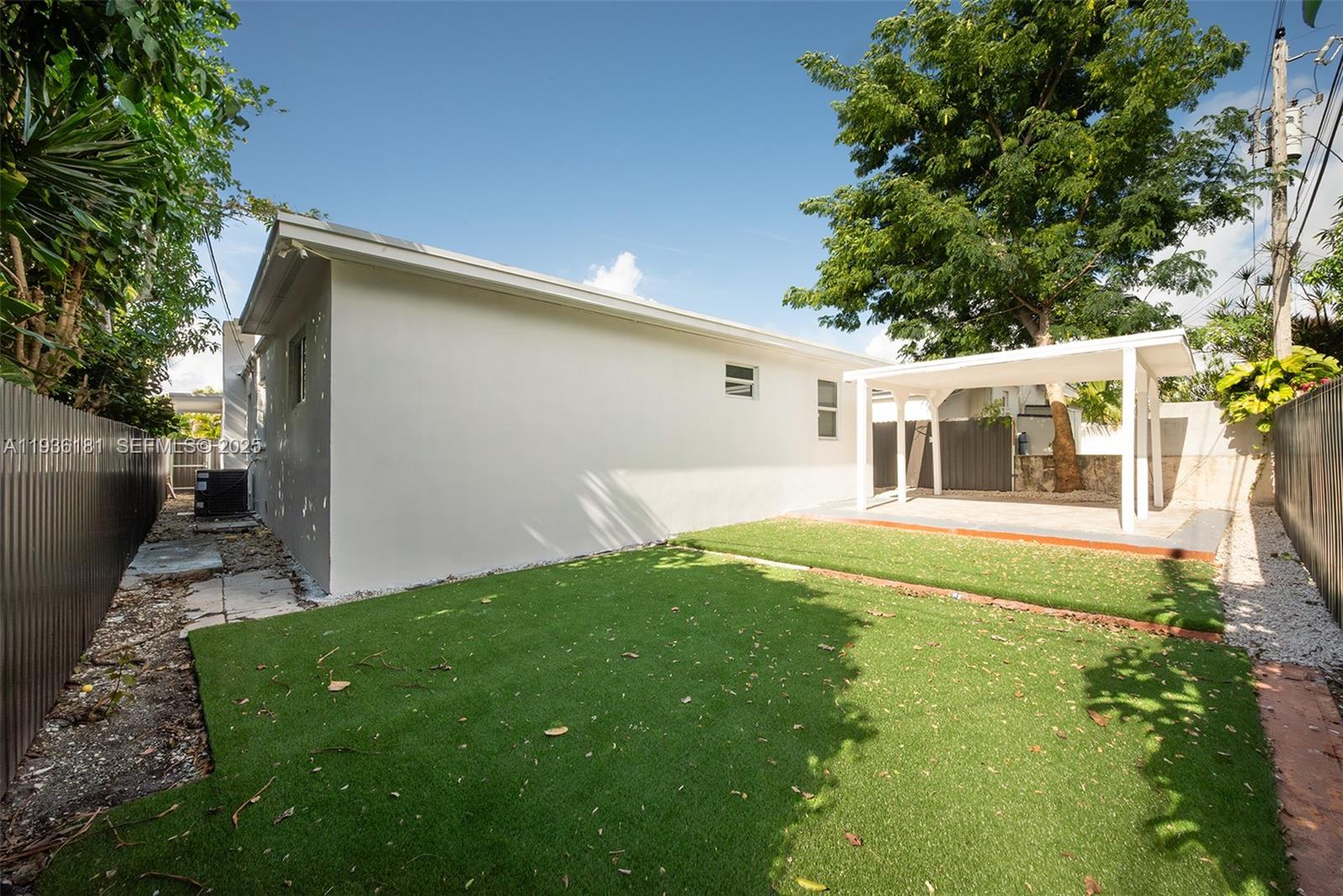 PORTER MANOR - Residential