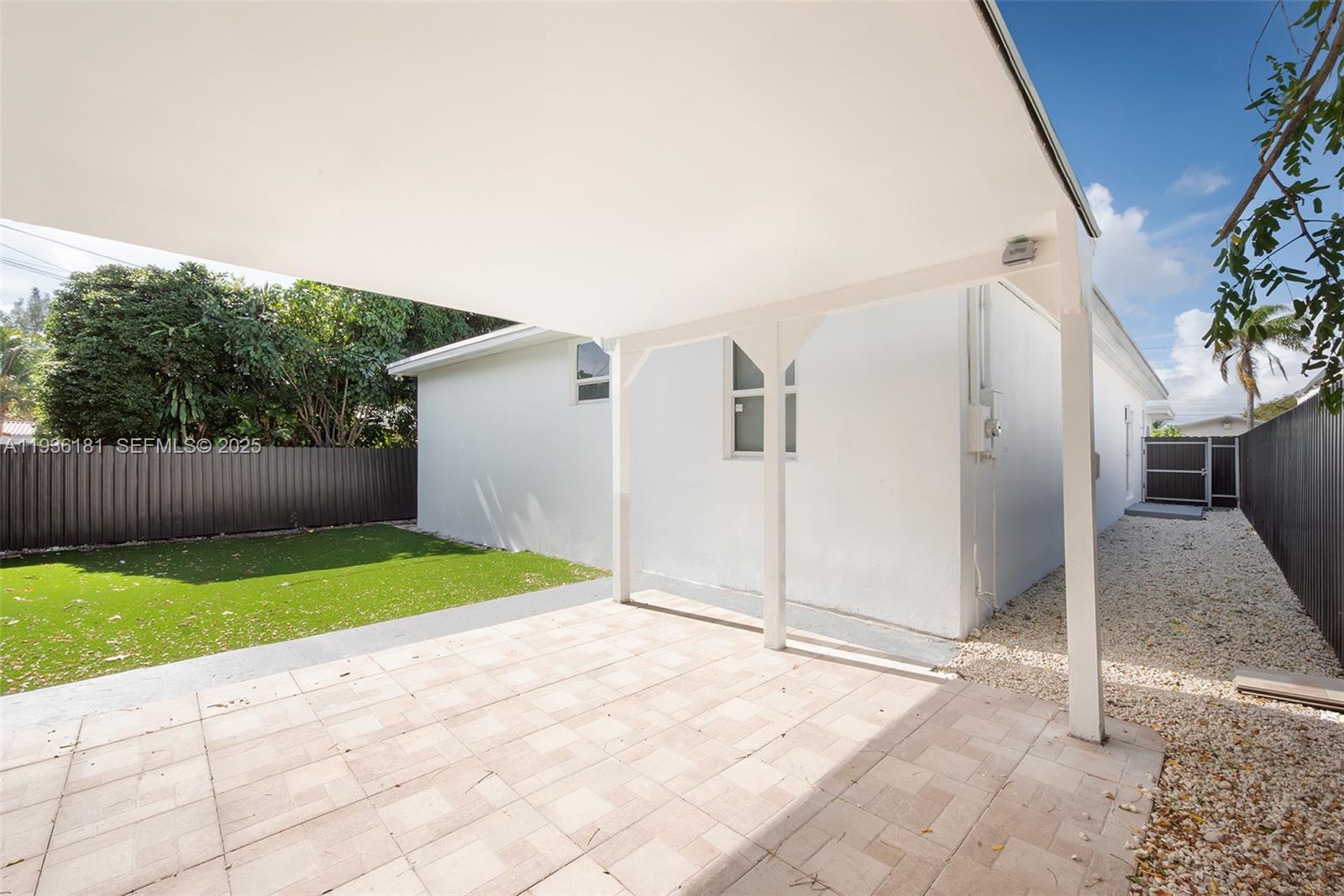 PORTER MANOR - Residential