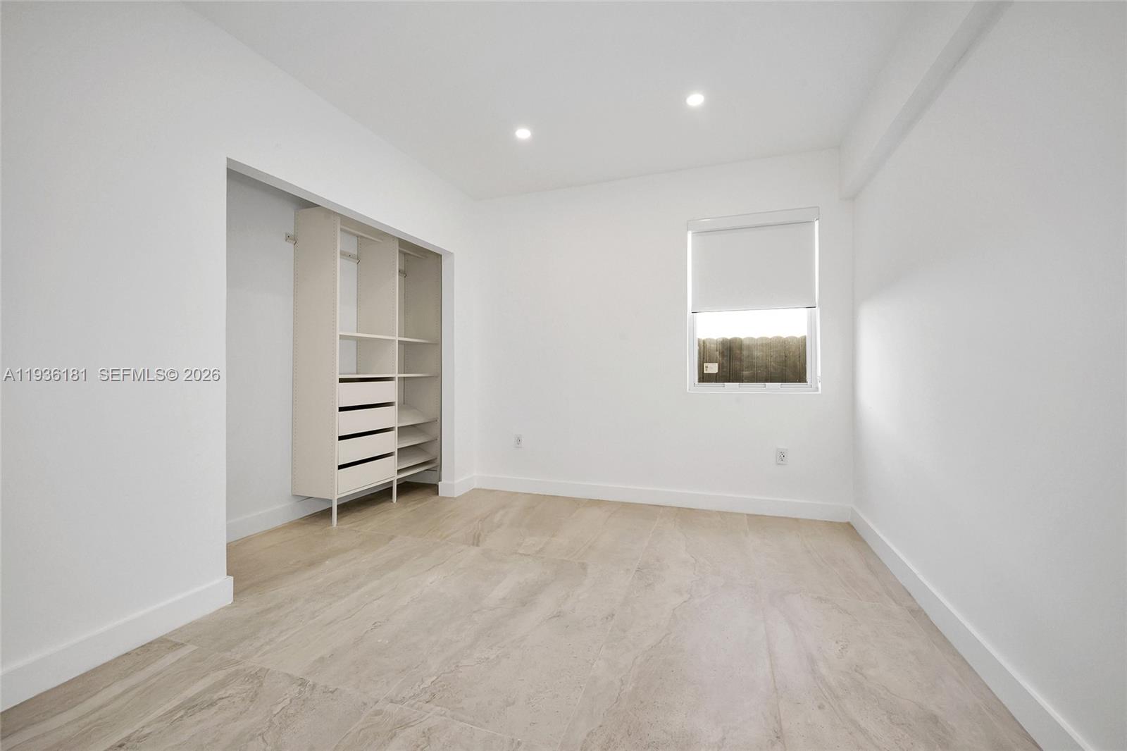 PORTER MANOR - Residential