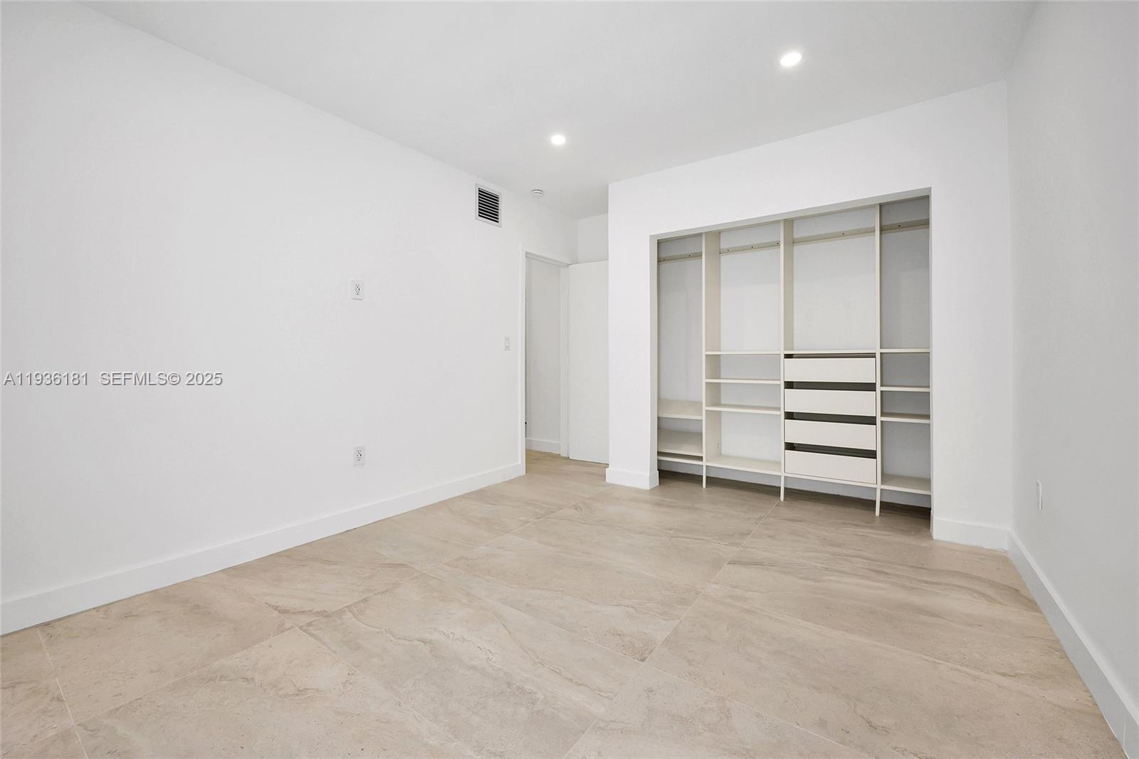 PORTER MANOR - Residential