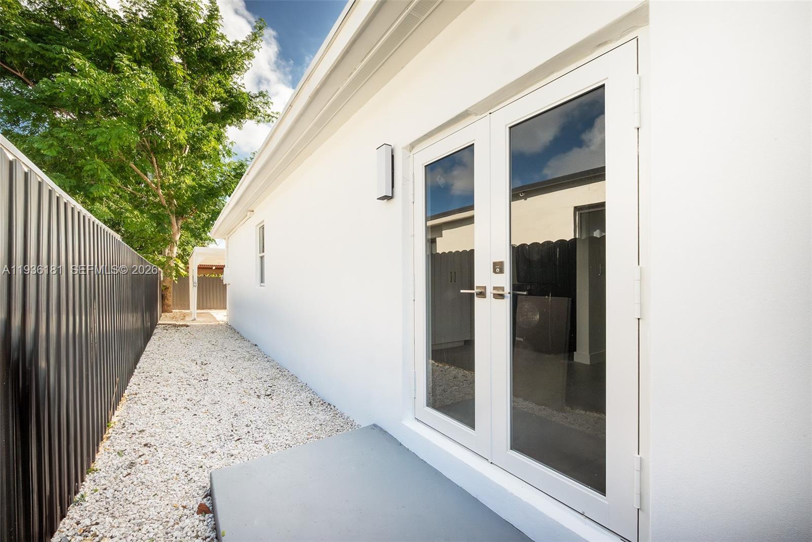 PORTER MANOR - Residential