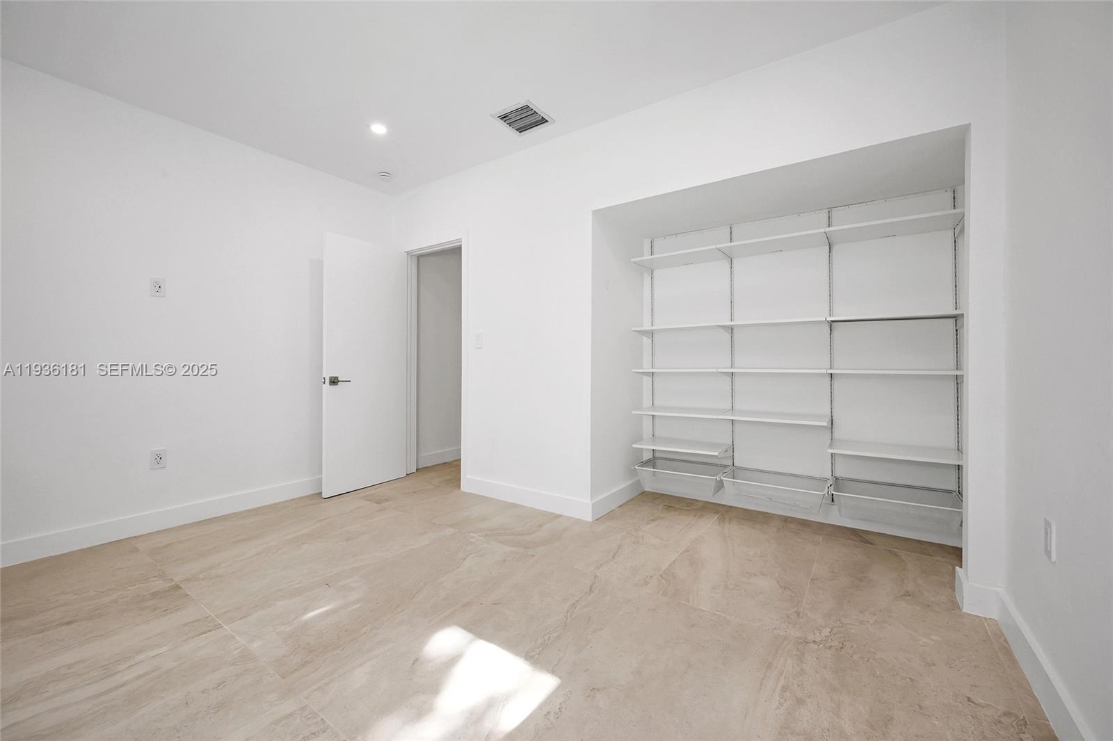 PORTER MANOR - Residential