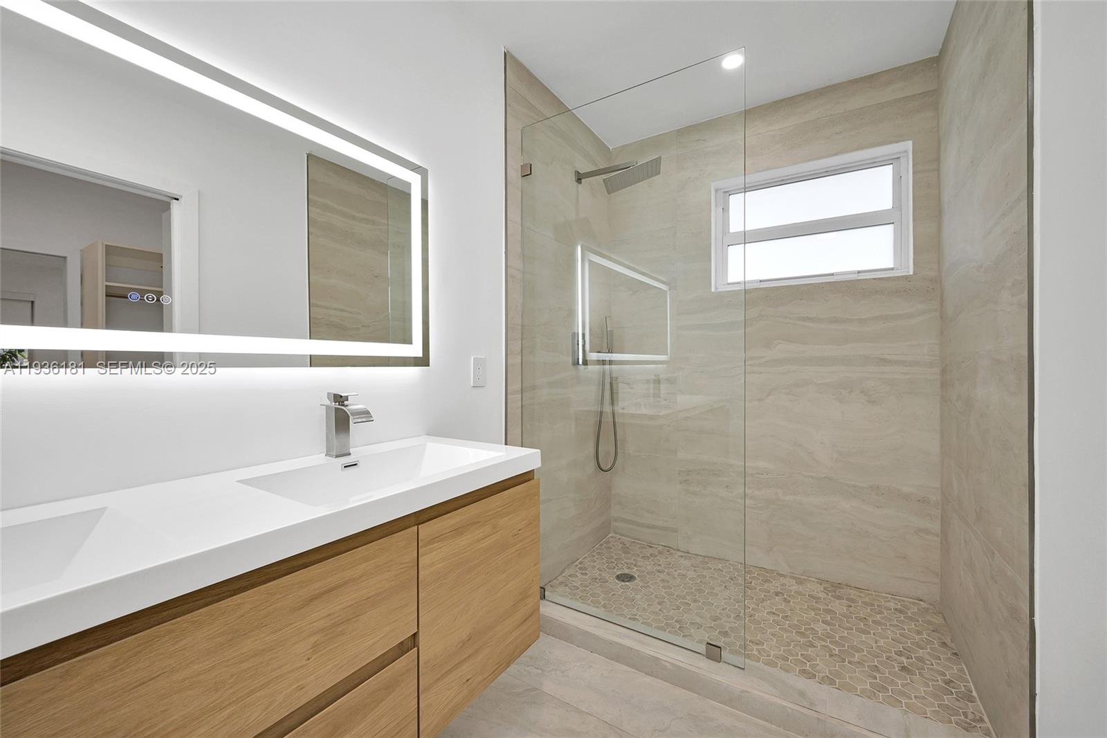 PORTER MANOR - Residential