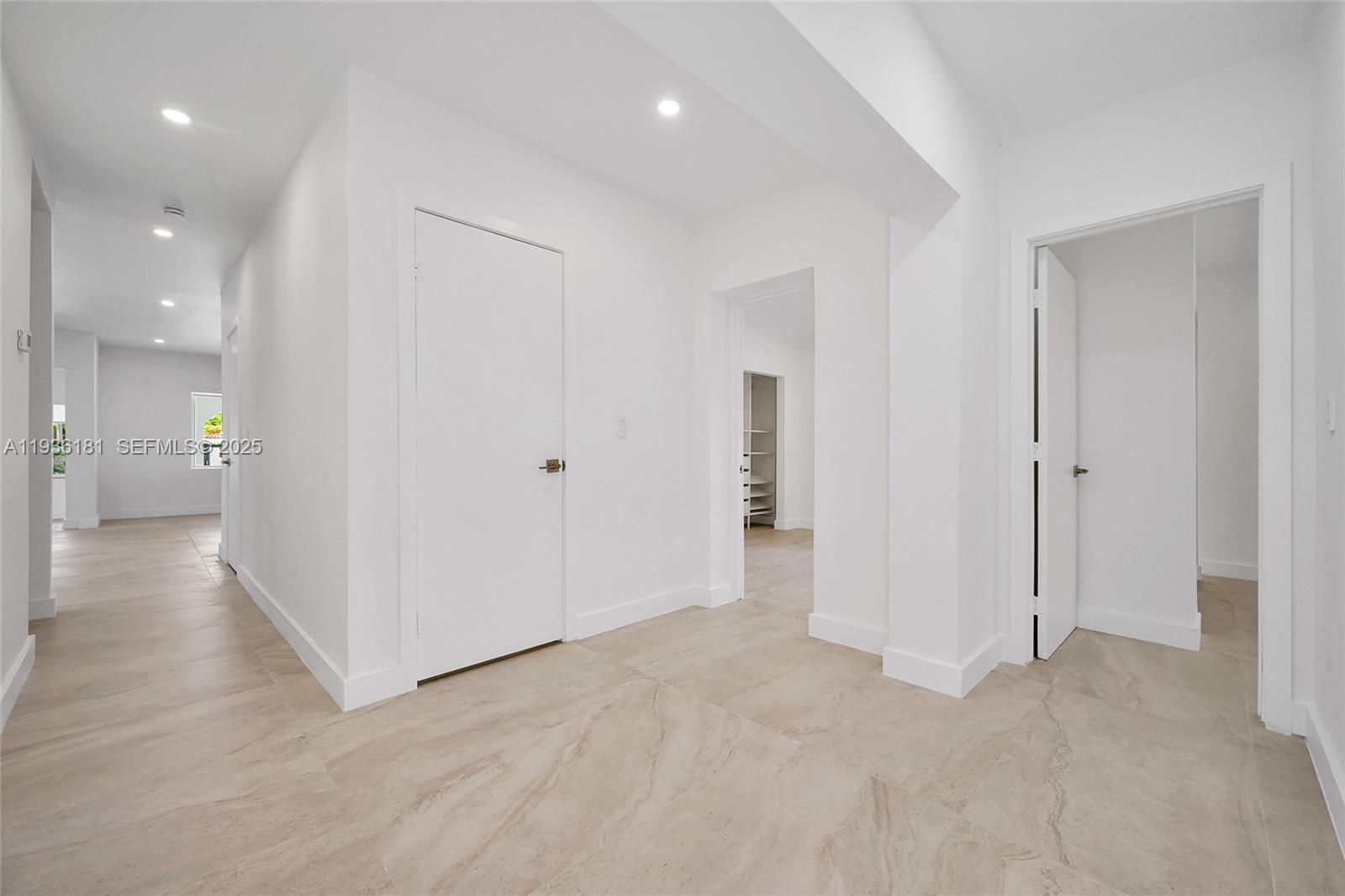 PORTER MANOR - Residential