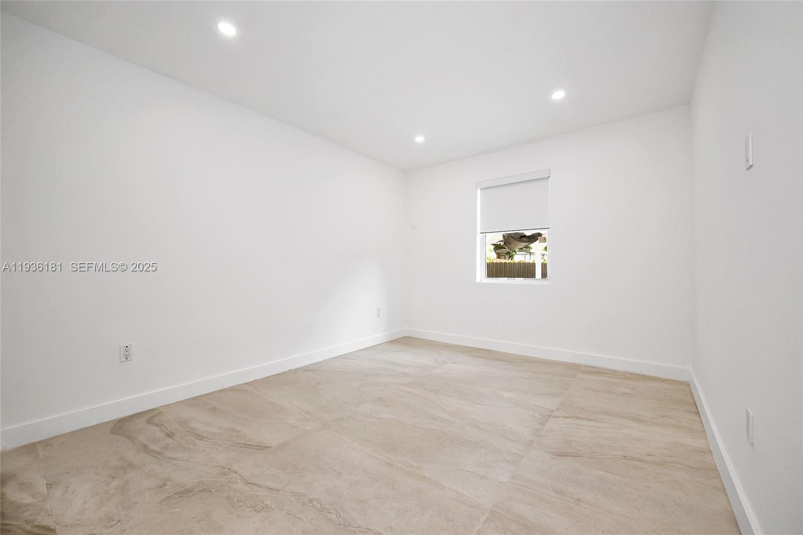 PORTER MANOR - Residential