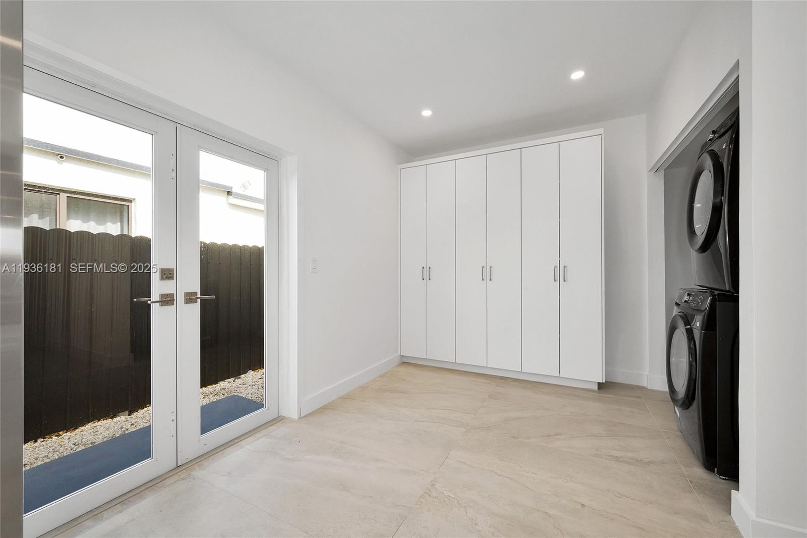 PORTER MANOR - Residential