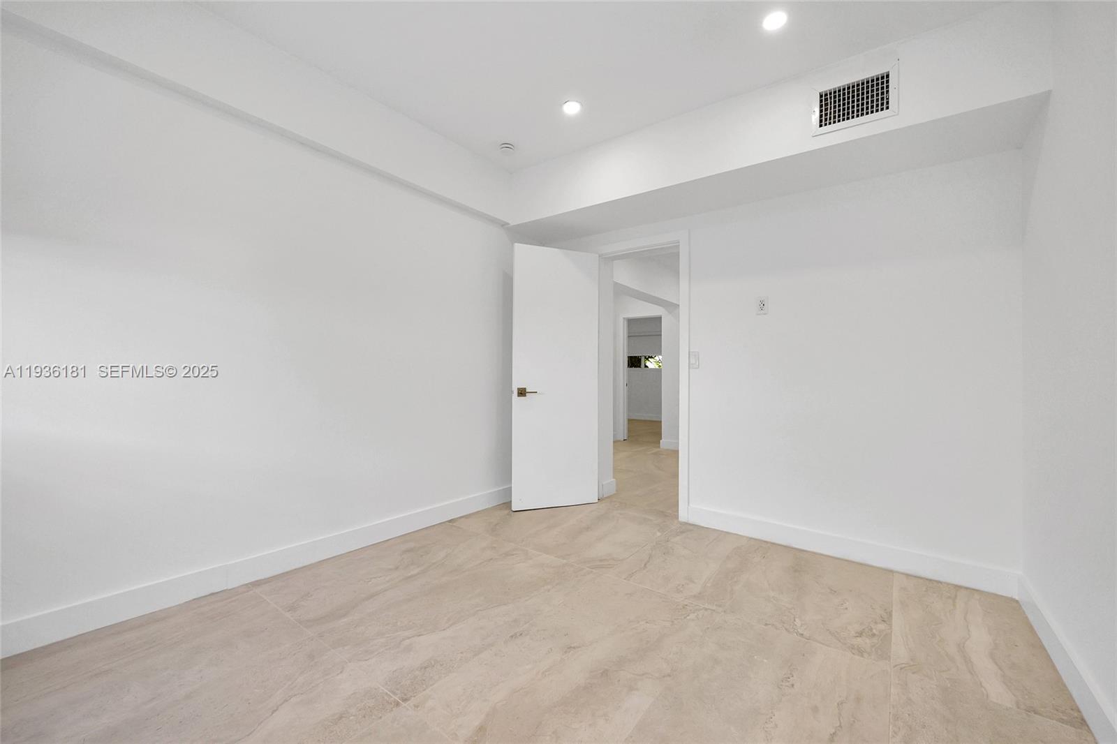 PORTER MANOR - Residential