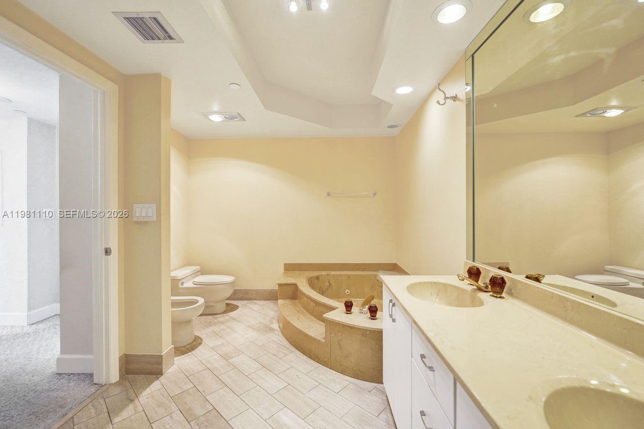 HAMPTONS WEST CONDO - Residential