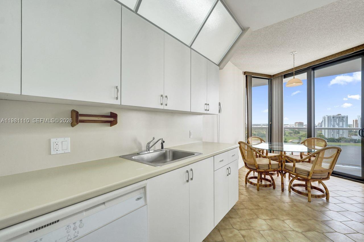 HAMPTONS WEST CONDO - Residential