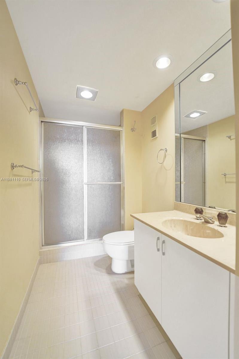 HAMPTONS WEST CONDO - Residential