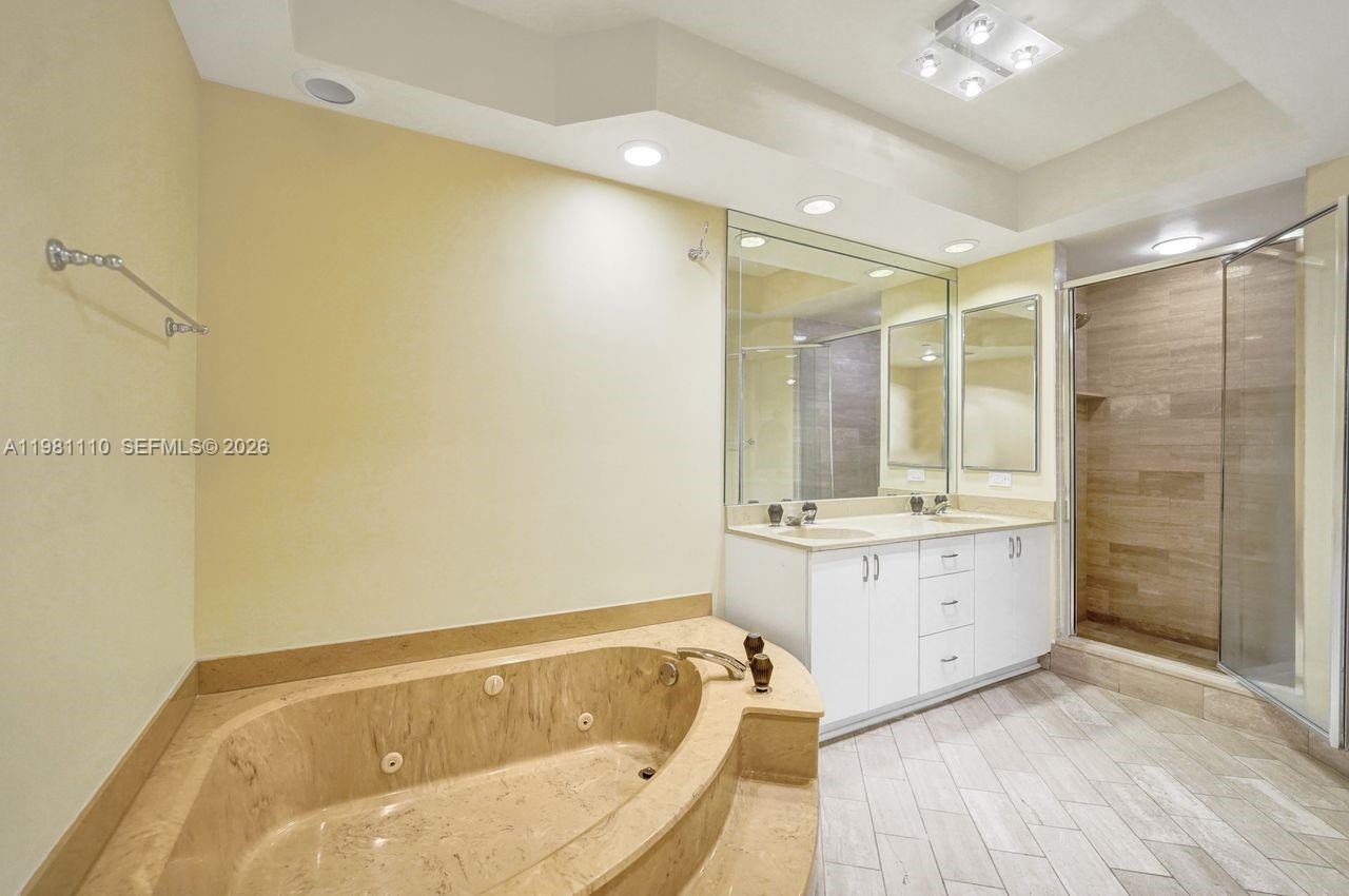 HAMPTONS WEST CONDO - Residential