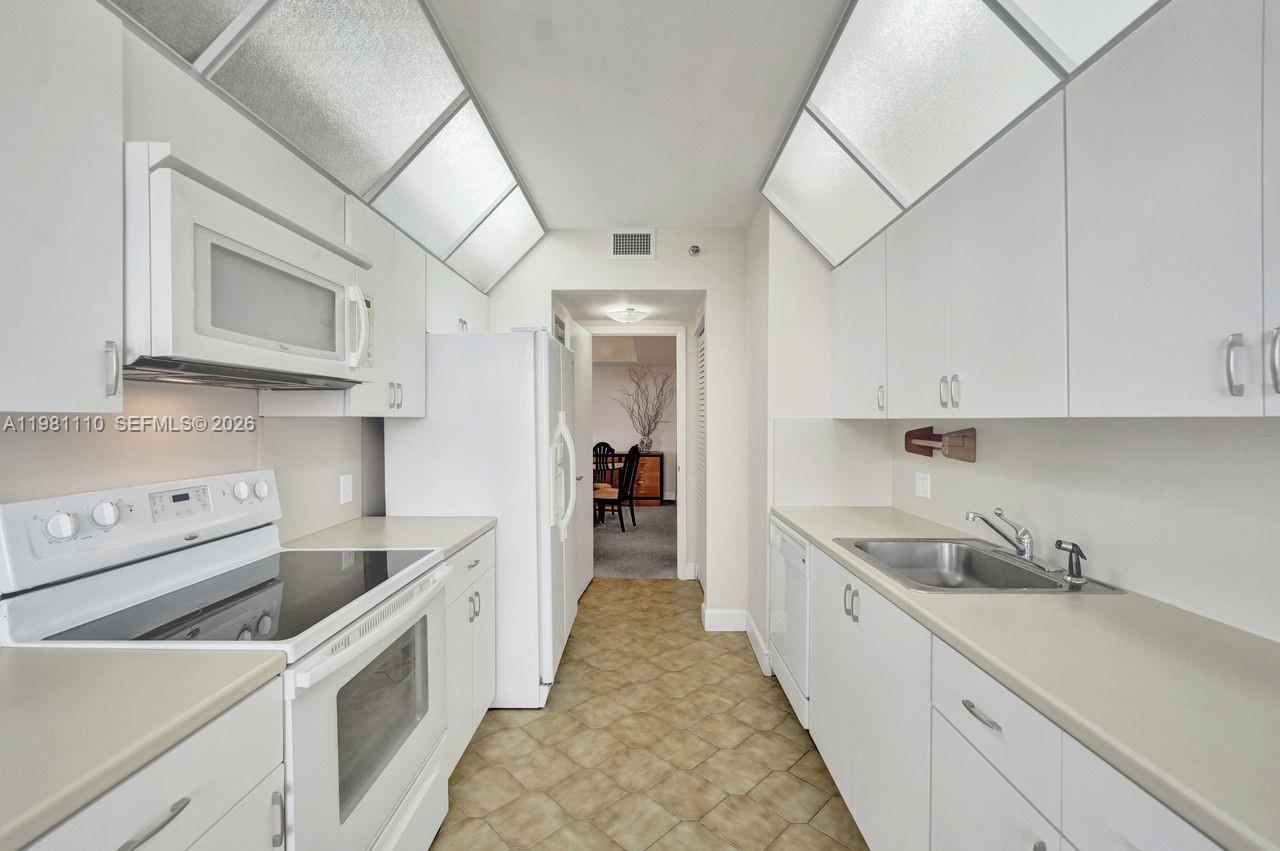 HAMPTONS WEST CONDO - Residential