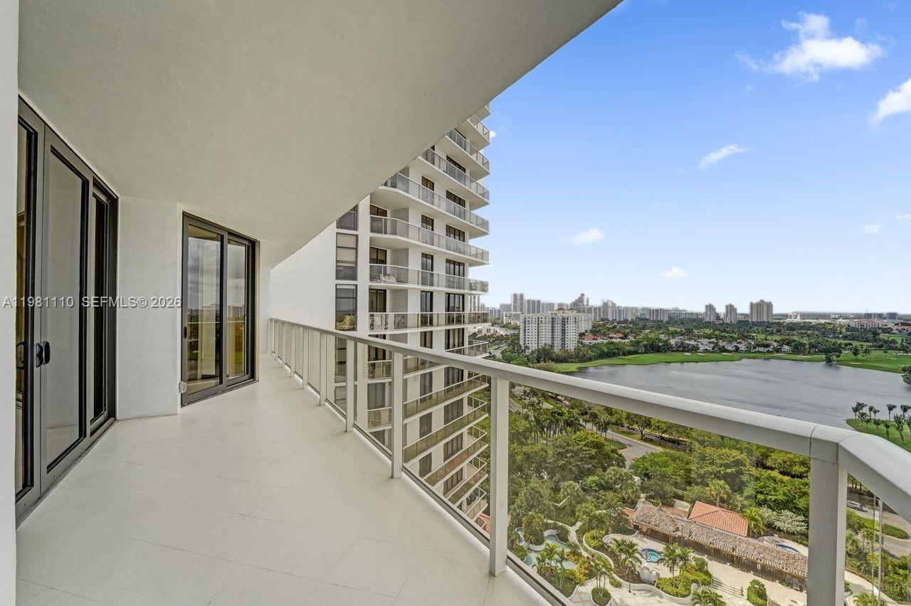 HAMPTONS WEST CONDO - Residential