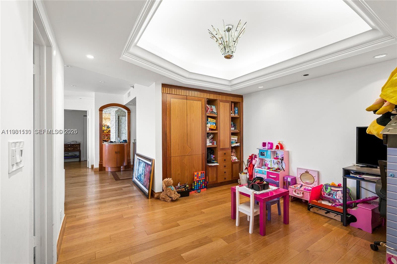 HAMPTONS WEST CONDO - Residential