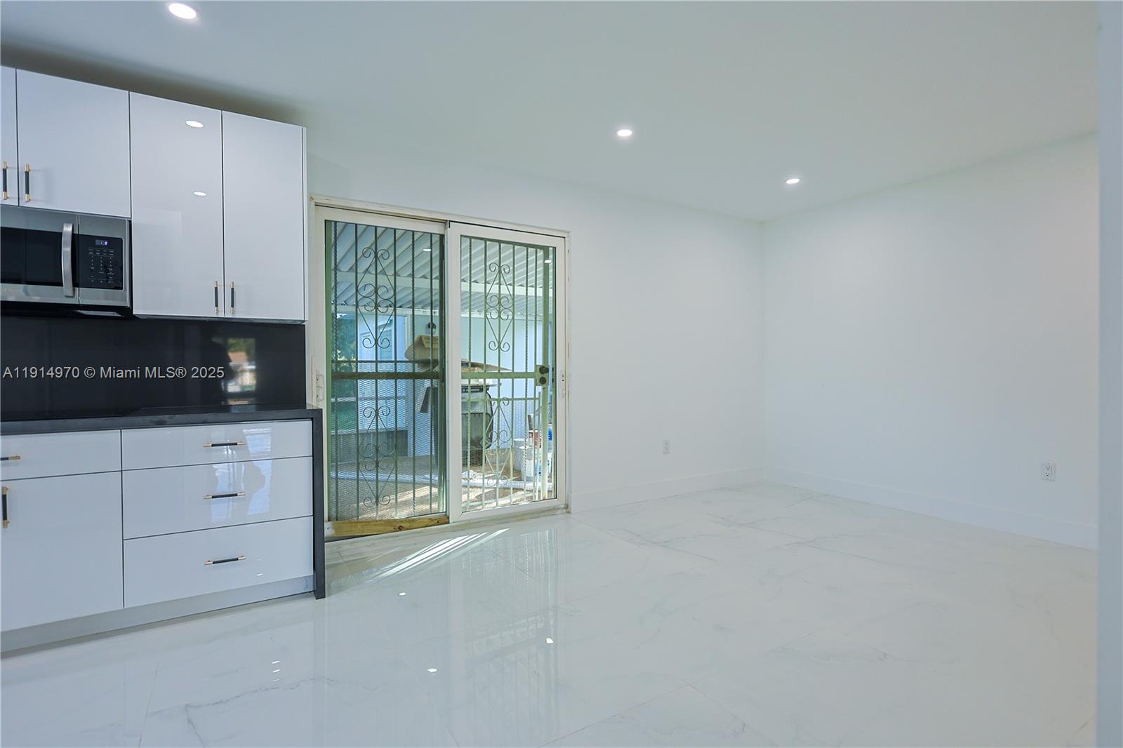 BRIAN MANORS - Residential