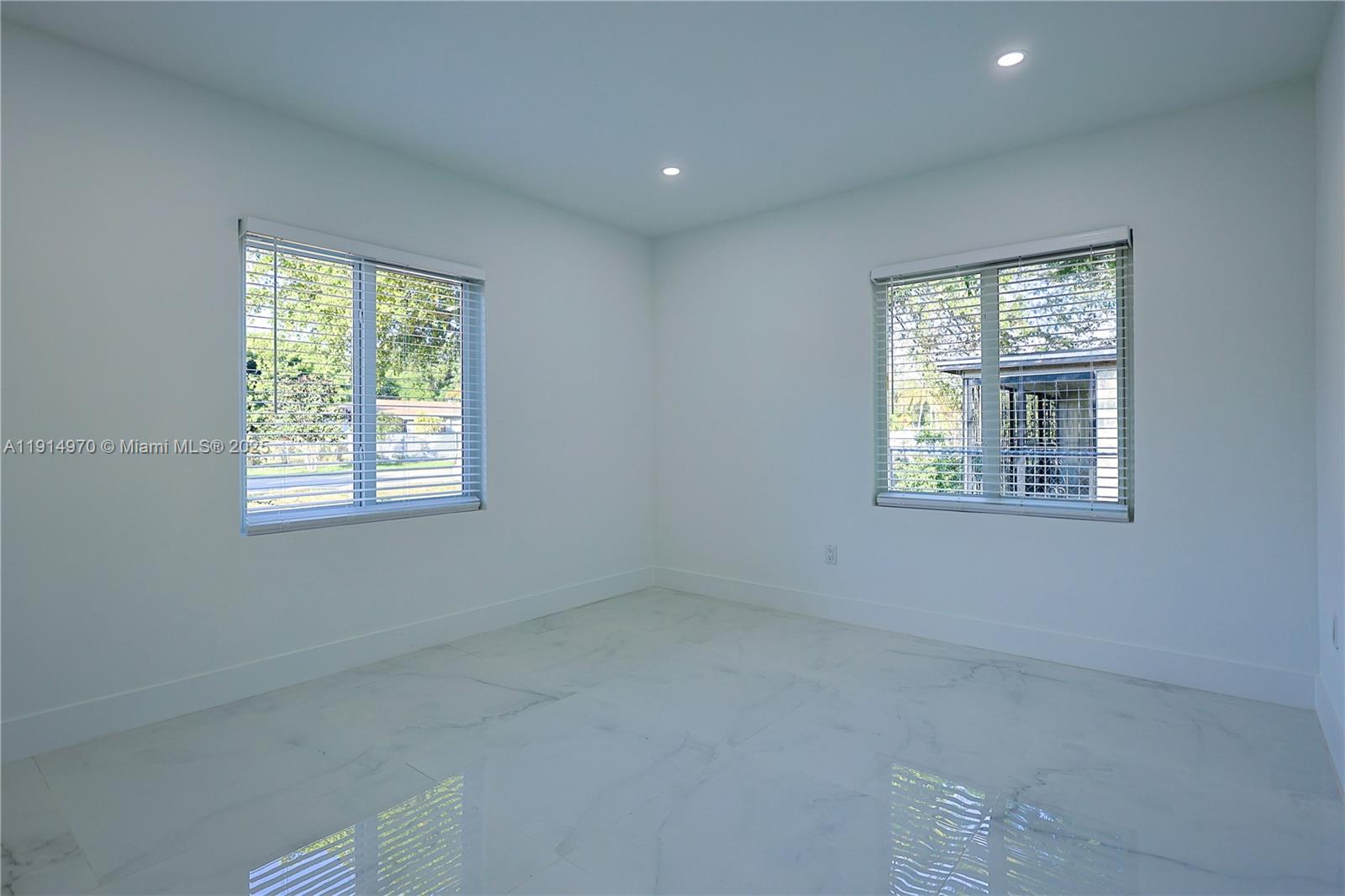 BRIAN MANORS - Residential