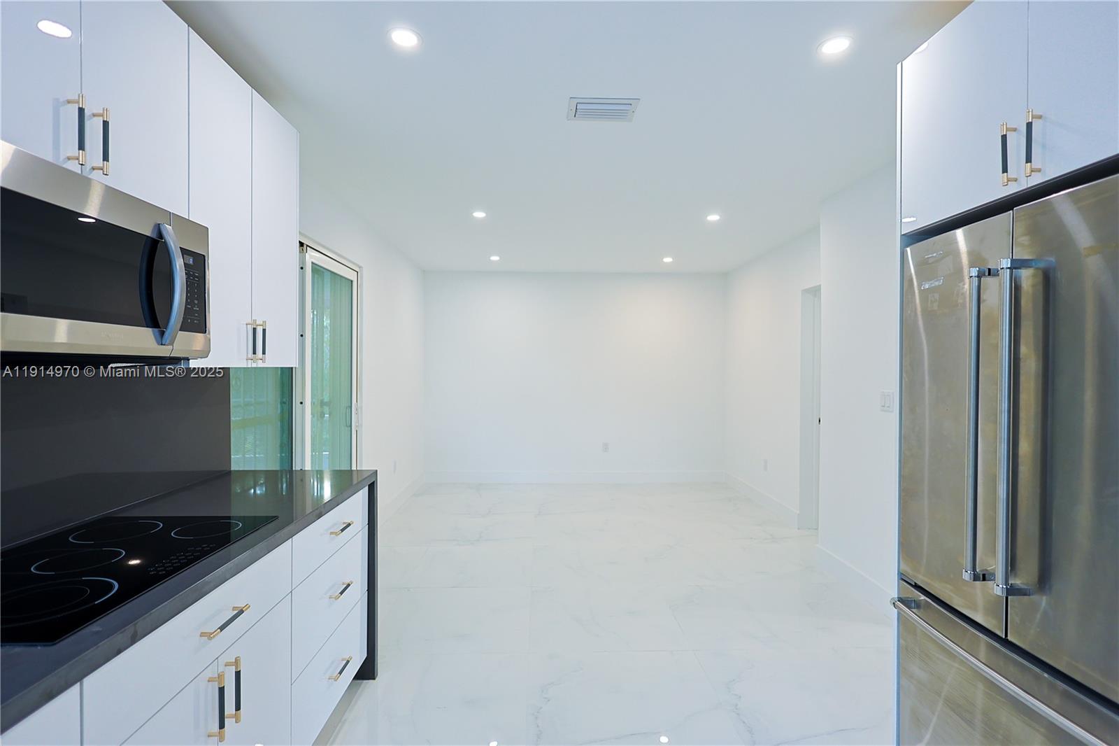 BRIAN MANORS - Residential