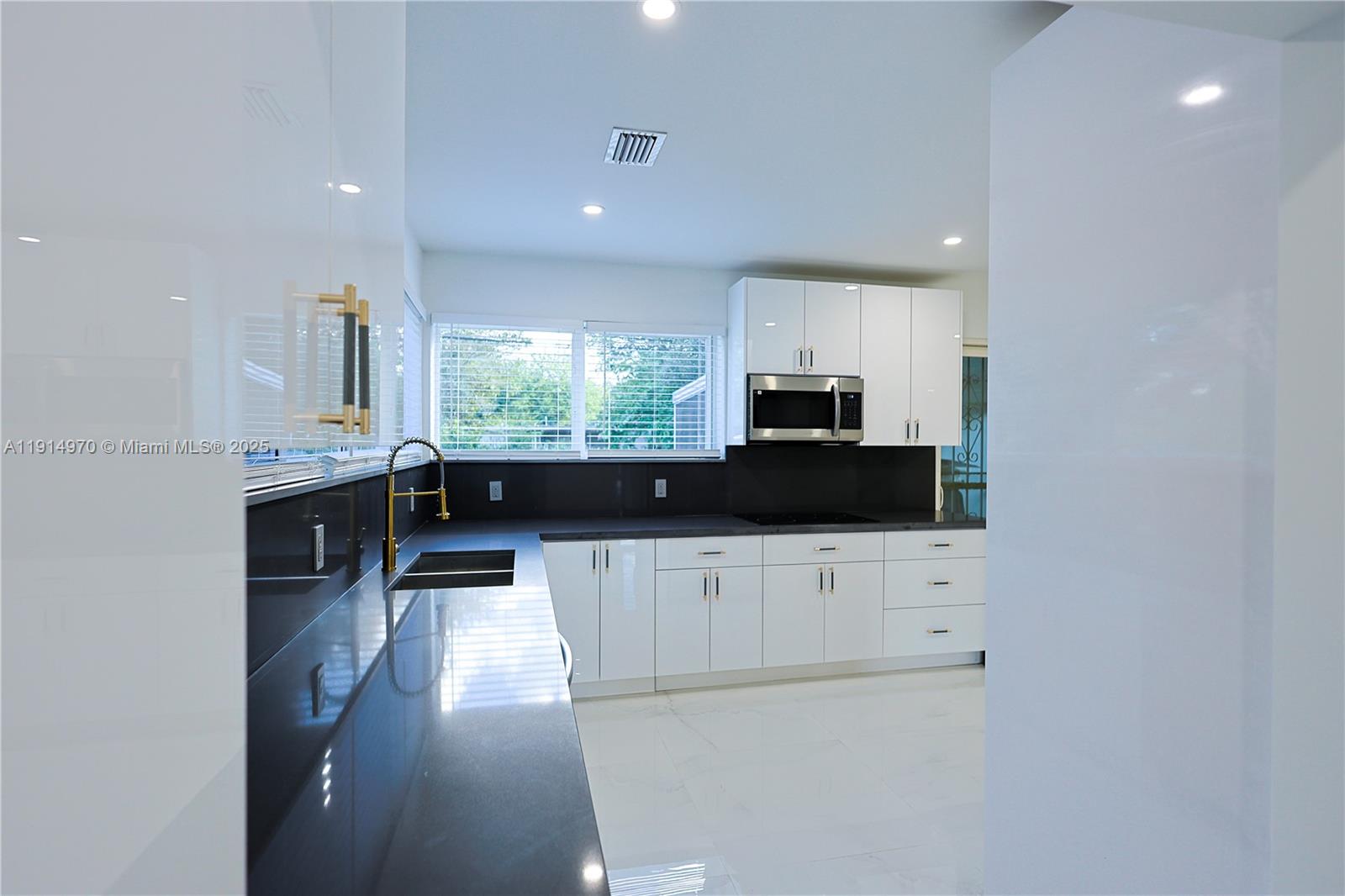 BRIAN MANORS - Residential