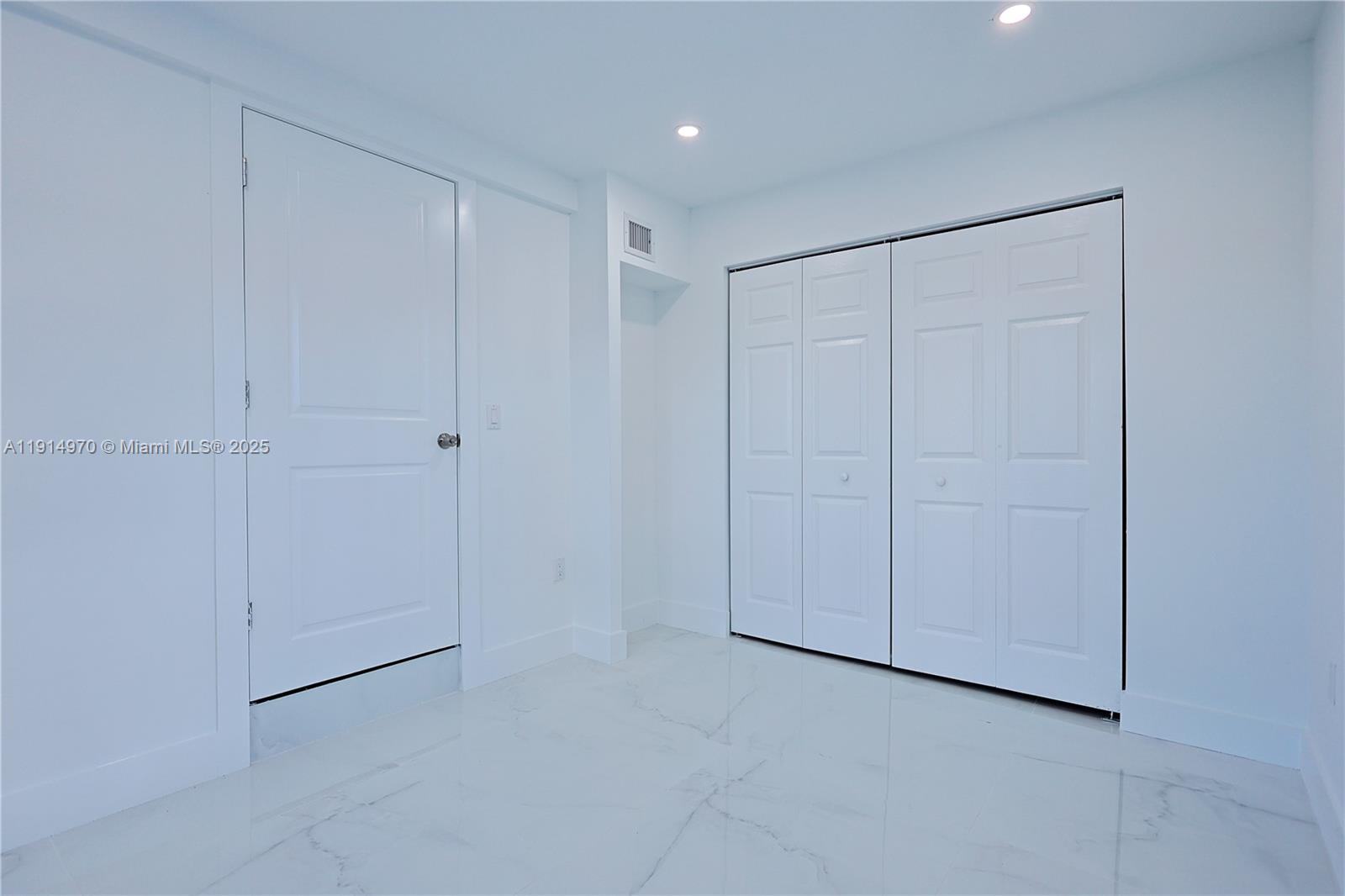 BRIAN MANORS - Residential