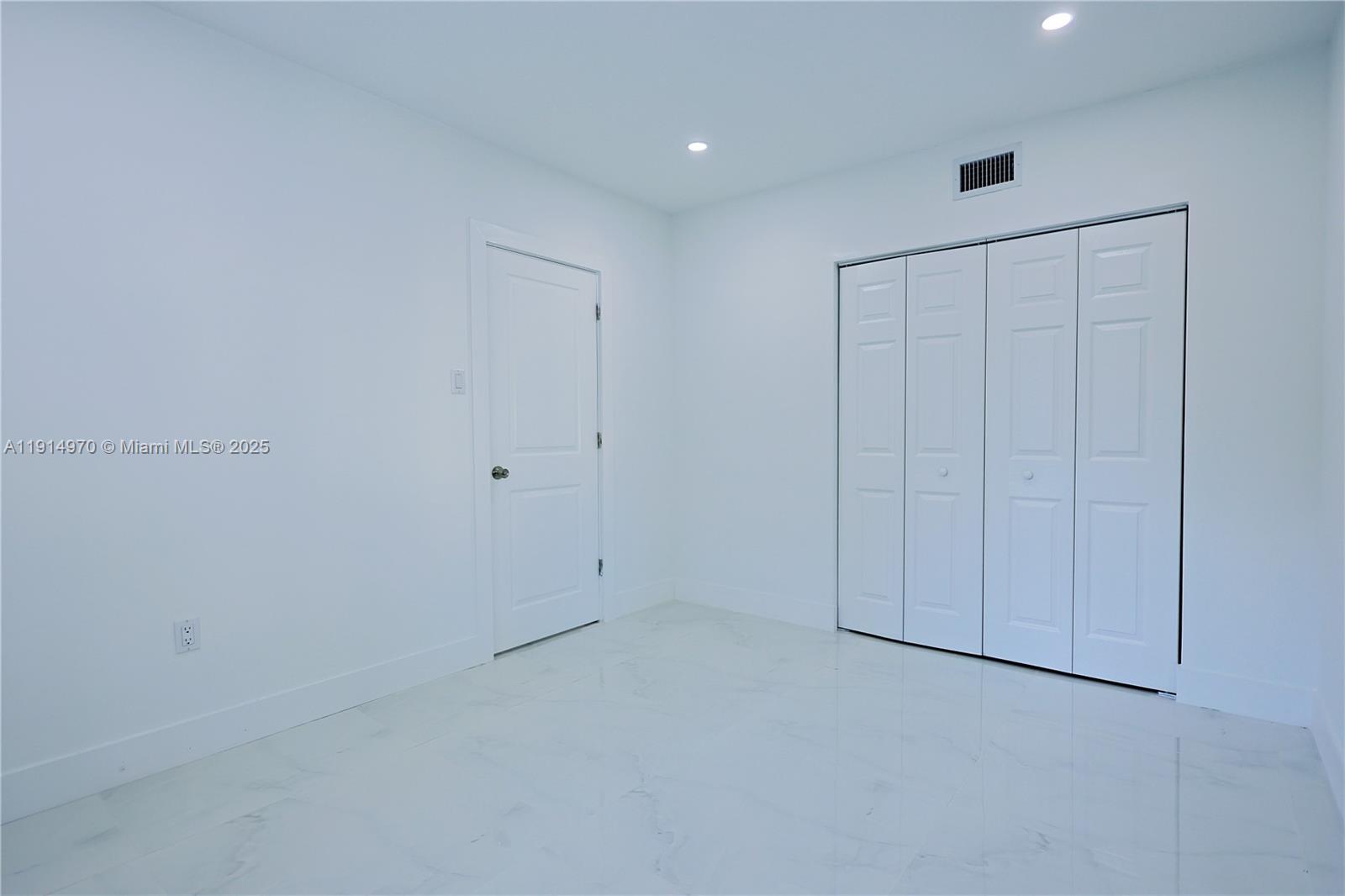 BRIAN MANORS - Residential