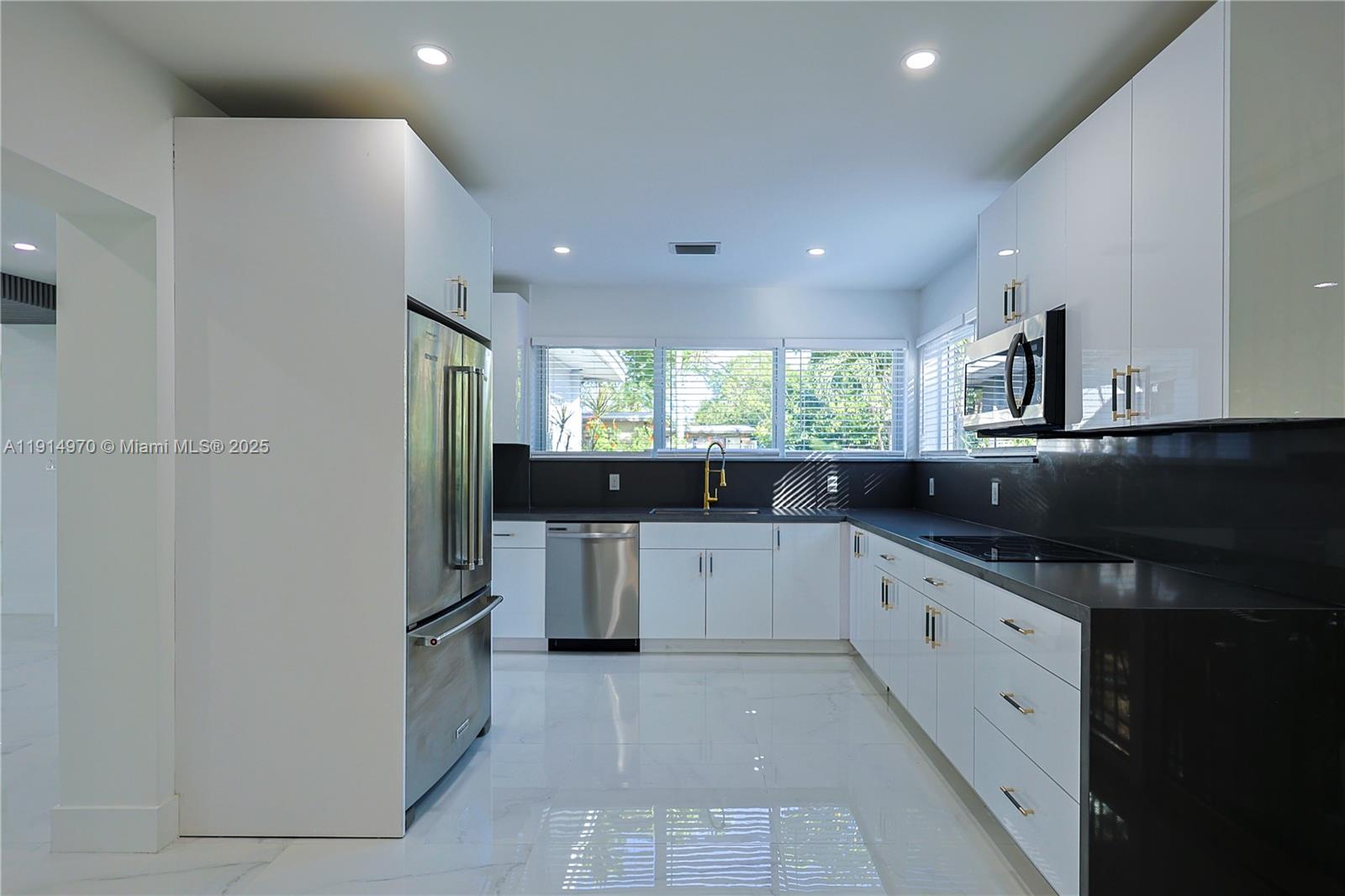 BRIAN MANORS - Residential