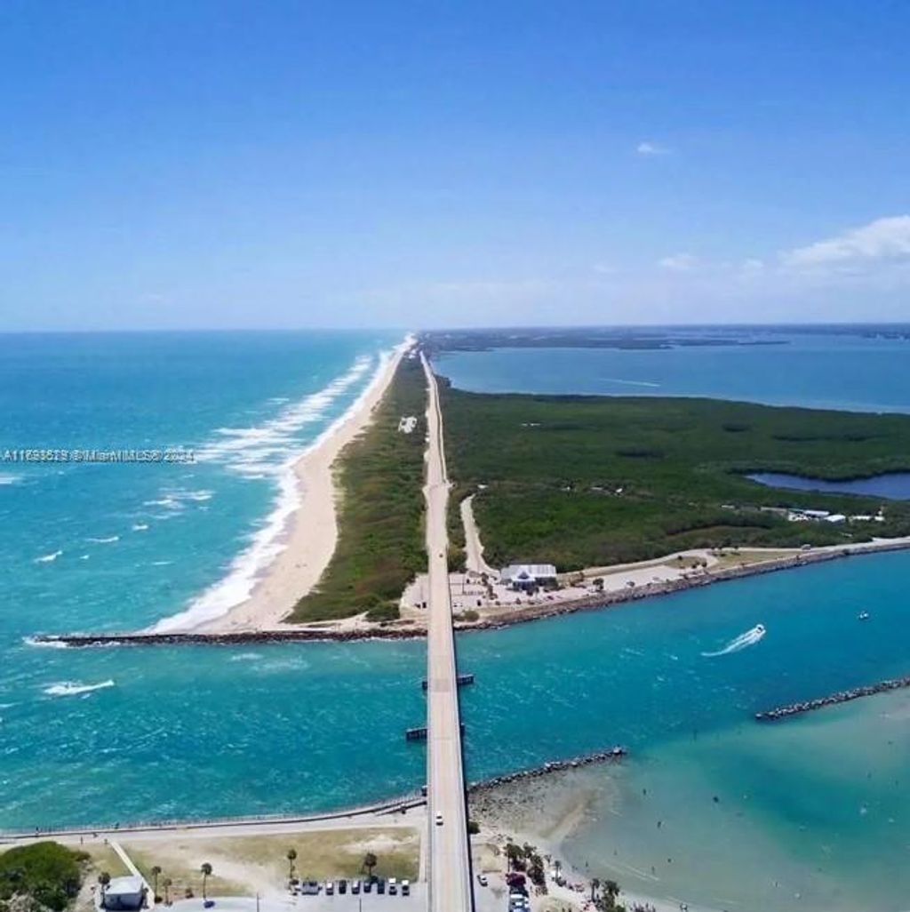 Photo of 117 Osceola Ave, Sebastian, FL 32958 (MLS # A11693529)