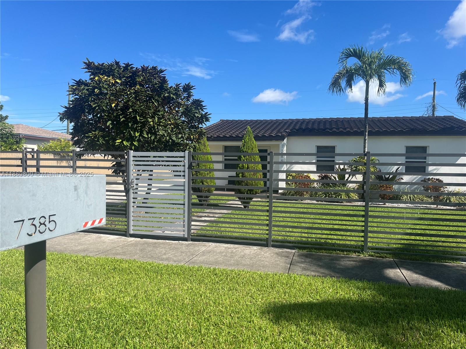 7385 SW 38th St -