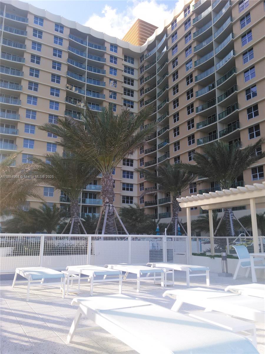 WAVE CONDO - Residential Lease