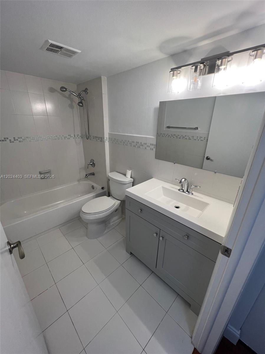 NOB HILL WEST CONDO - Residential