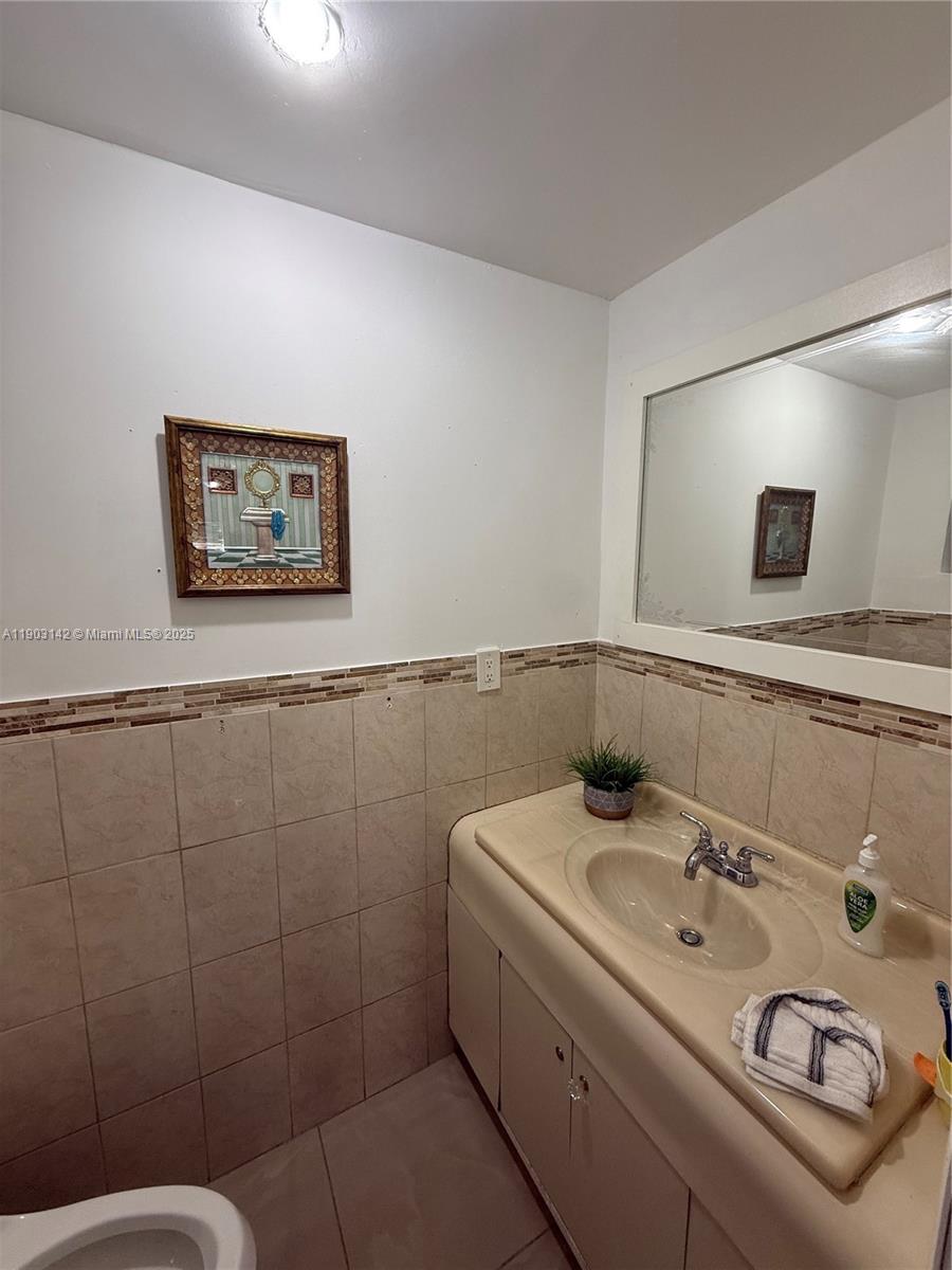 MIAMI MODERN MANORS - Residential