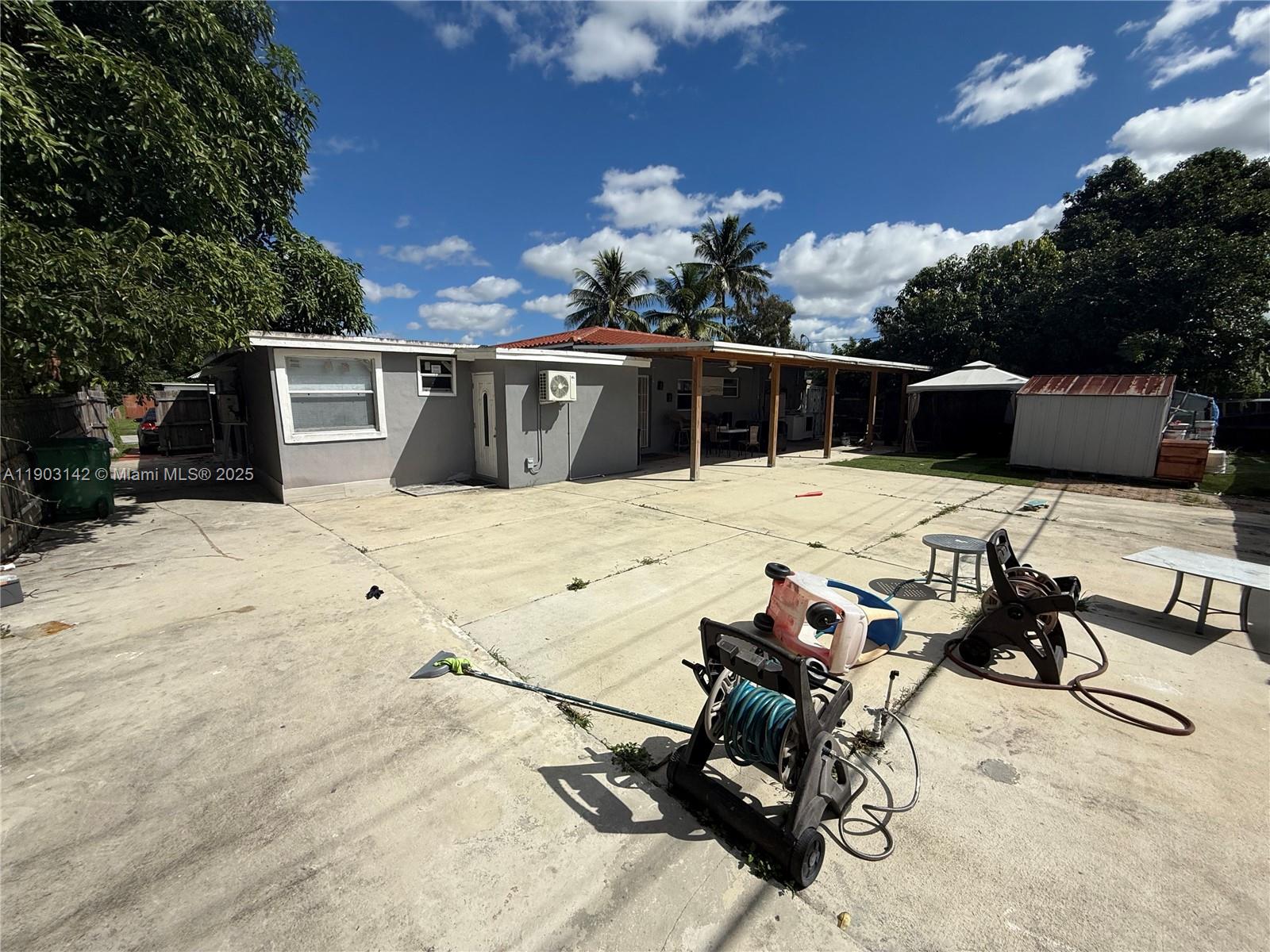 MIAMI MODERN MANORS - Residential