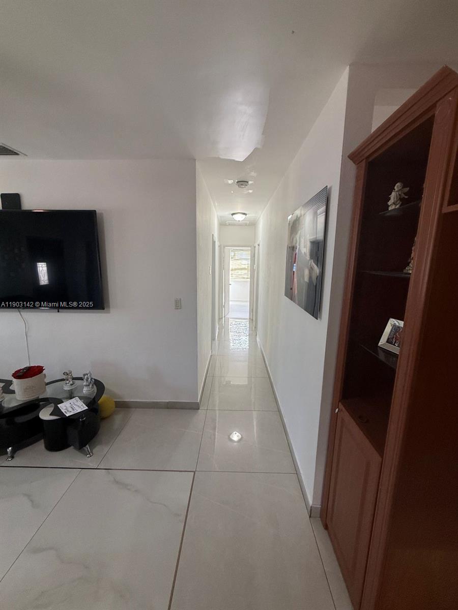 MIAMI MODERN MANORS - Residential