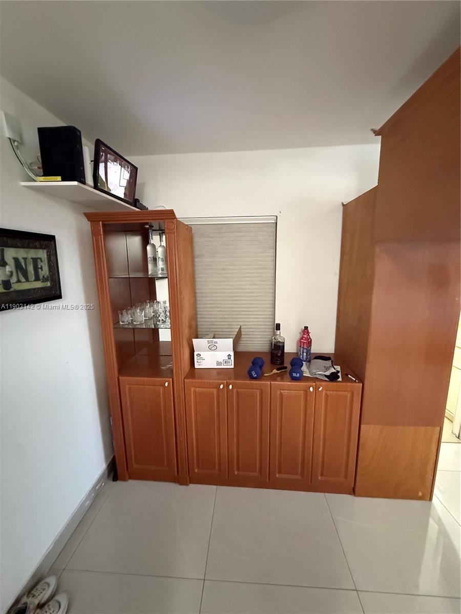 MIAMI MODERN MANORS - Residential