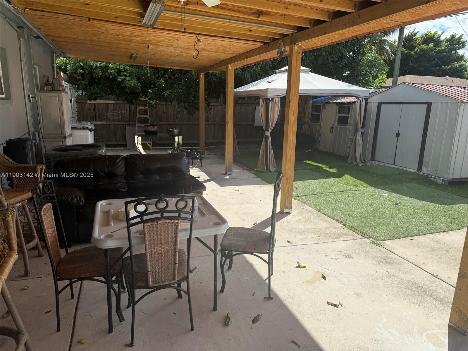 580 NW 185th St