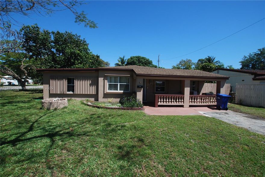 GREAT NORTH MIAMI BEACH SINGLE FAMILY ONE STORY LARGE CORNER LOT 3 BR 2 BATH. NEWER SHINGLE ROOF. UPDATED SEPTIC TANK AND DRAINFIELD.
GREAT EAST OF 95 LOCATION. CLOSE TO EXPRESSWAYS, SHOPPING.