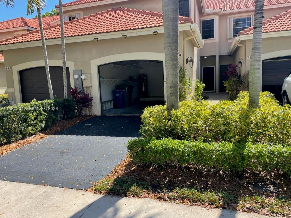 Photo of 800 Sorrento Dr, Weston, FL 33326 (MLS # A11987234)