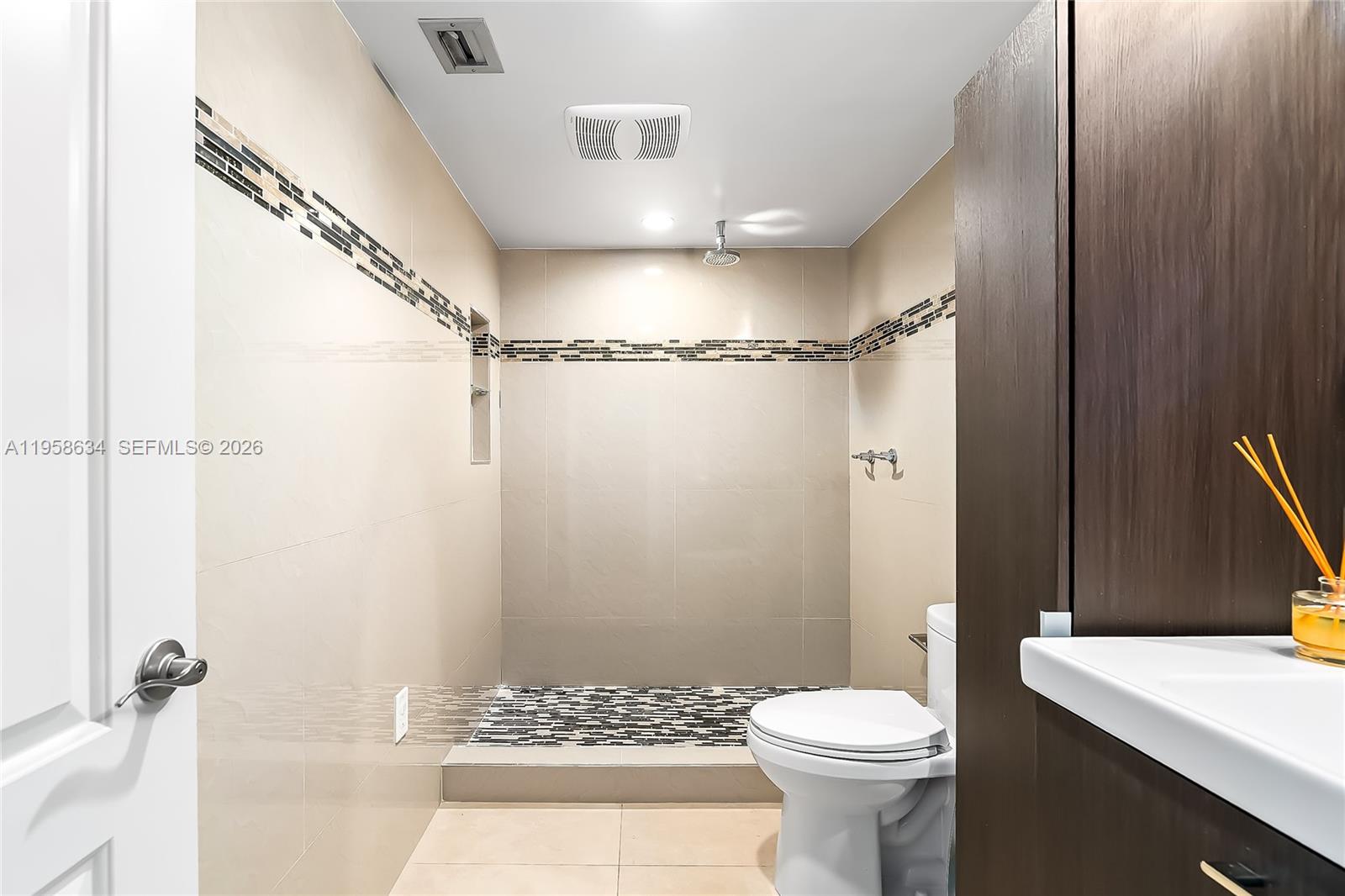 CEDAR GLENN CONDO APTS EA - Residential