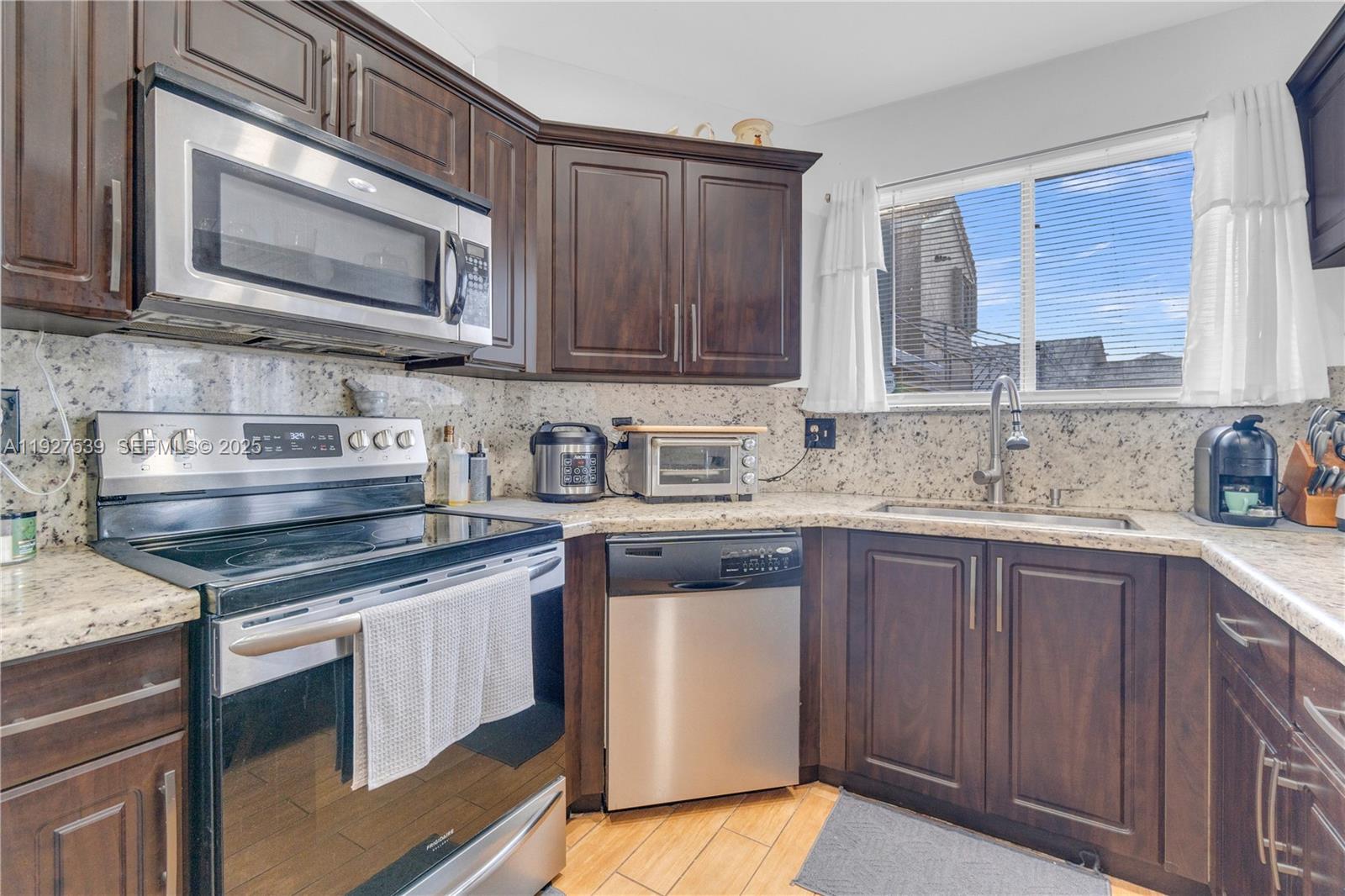 WEITZER HAMMOCKS HOMES SE - Residential